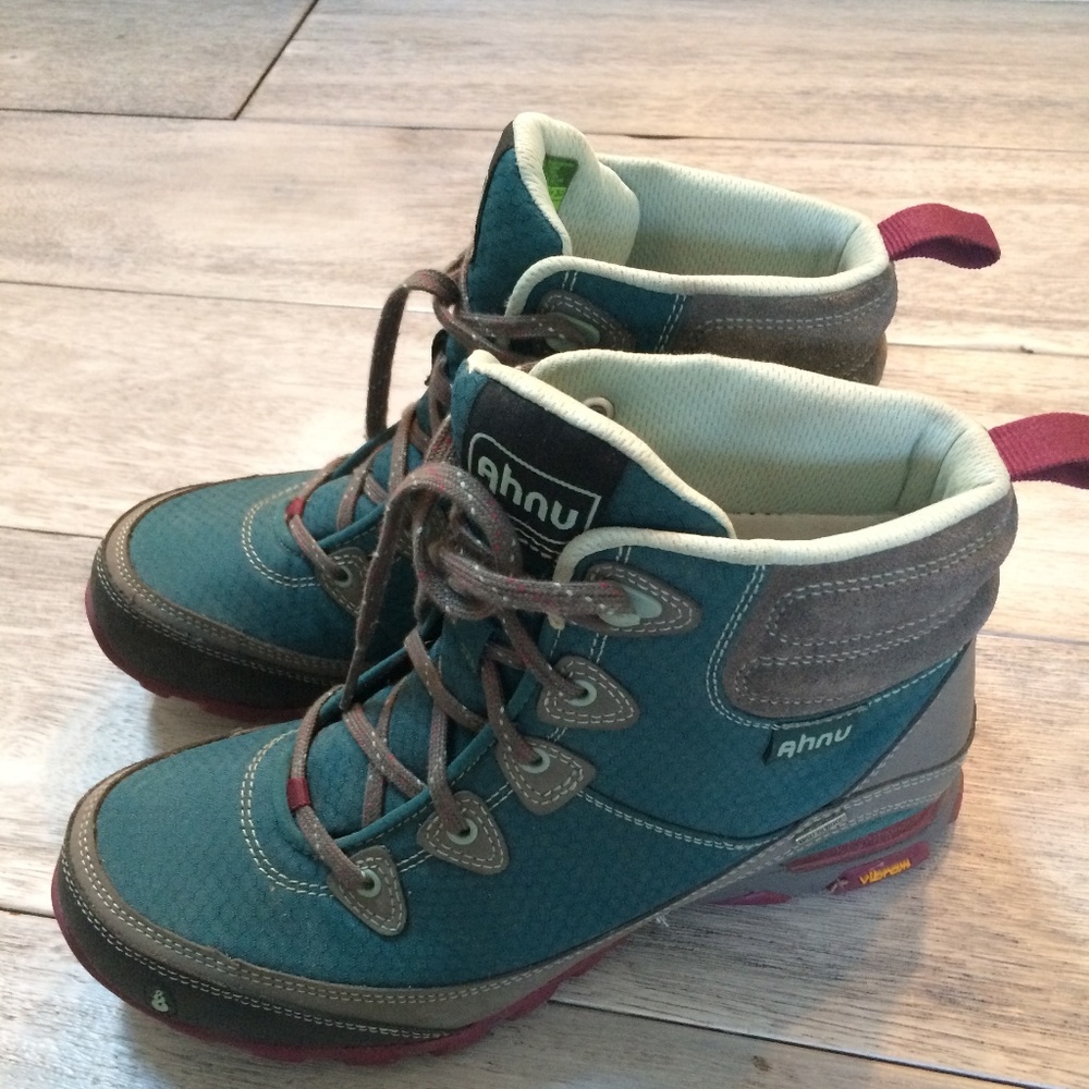 Ahnu Vibram Women's hiking boots size 7